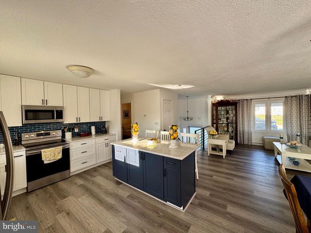 38 COVINGTON DR, Shrewsbury, PA 17361