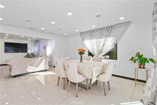 10533 Samoa Avenue, Tujunga, CA 91042