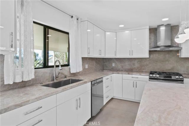 10533 Samoa Avenue, Tujunga, CA 91042