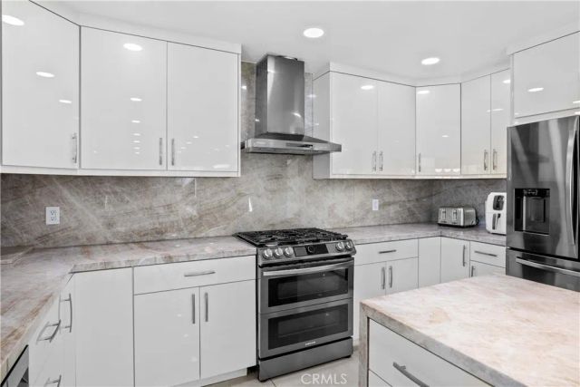 10533 Samoa Avenue, Tujunga, CA 91042