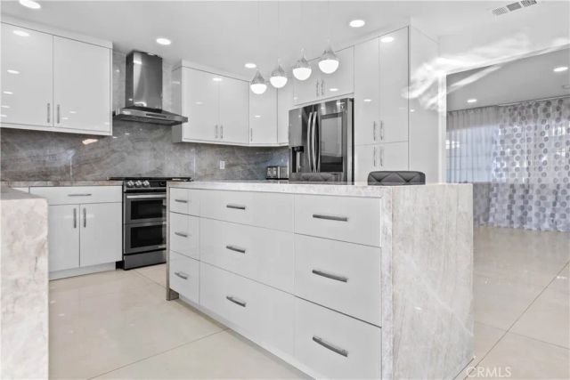 10533 Samoa Avenue, Tujunga, CA 91042