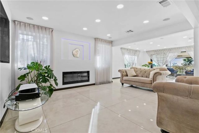 10533 Samoa Avenue, Tujunga, CA 91042