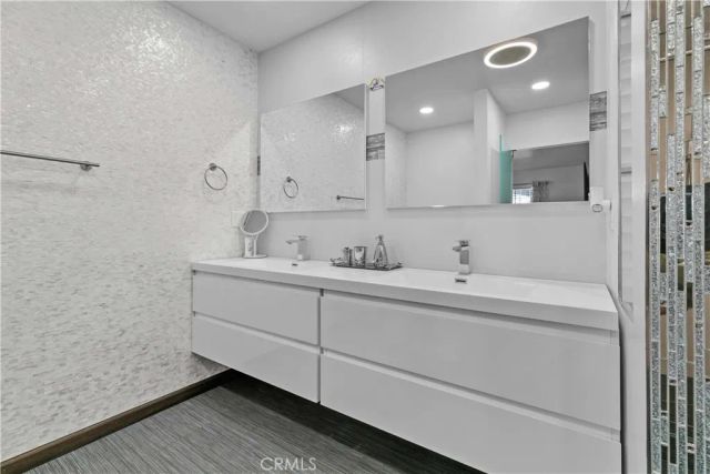 10533 Samoa Avenue, Tujunga, CA 91042