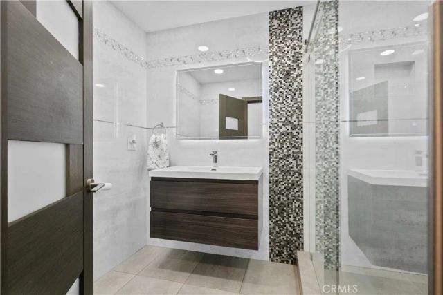 10533 Samoa Avenue, Tujunga, CA 91042