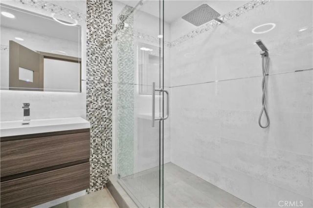 10533 Samoa Avenue, Tujunga, CA 91042