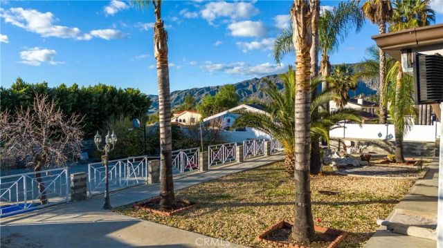 10533 Samoa Avenue, Tujunga, CA 91042