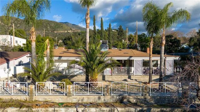 10533 Samoa Avenue, Tujunga, CA 91042