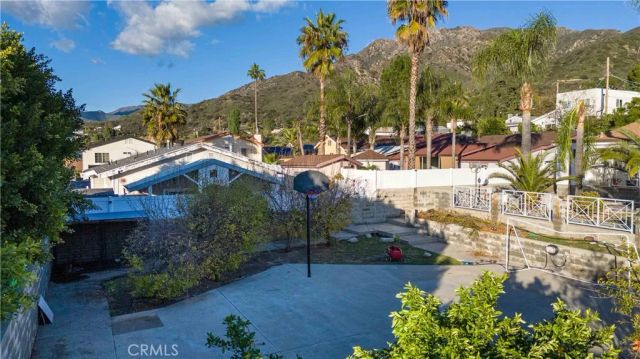 10533 Samoa Avenue, Tujunga, CA 91042