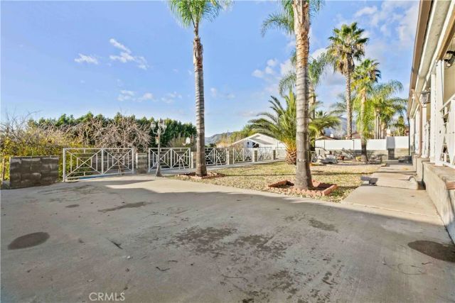 10533 Samoa Avenue, Tujunga, CA 91042