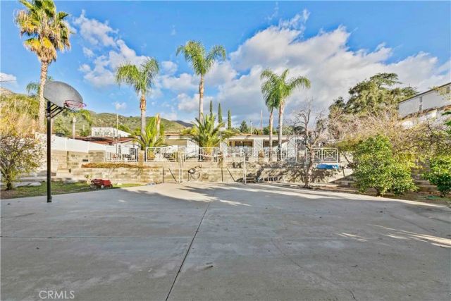 10533 Samoa Avenue, Tujunga, CA 91042