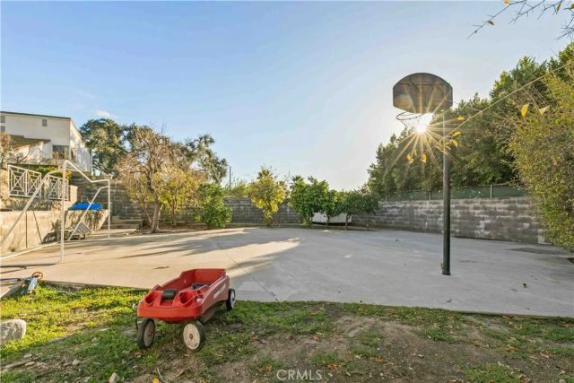 10533 Samoa Avenue, Tujunga, CA 91042