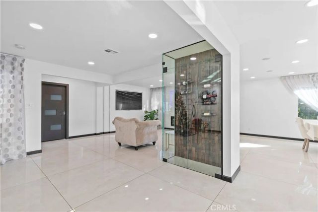 10533 Samoa Avenue, Tujunga, CA 91042