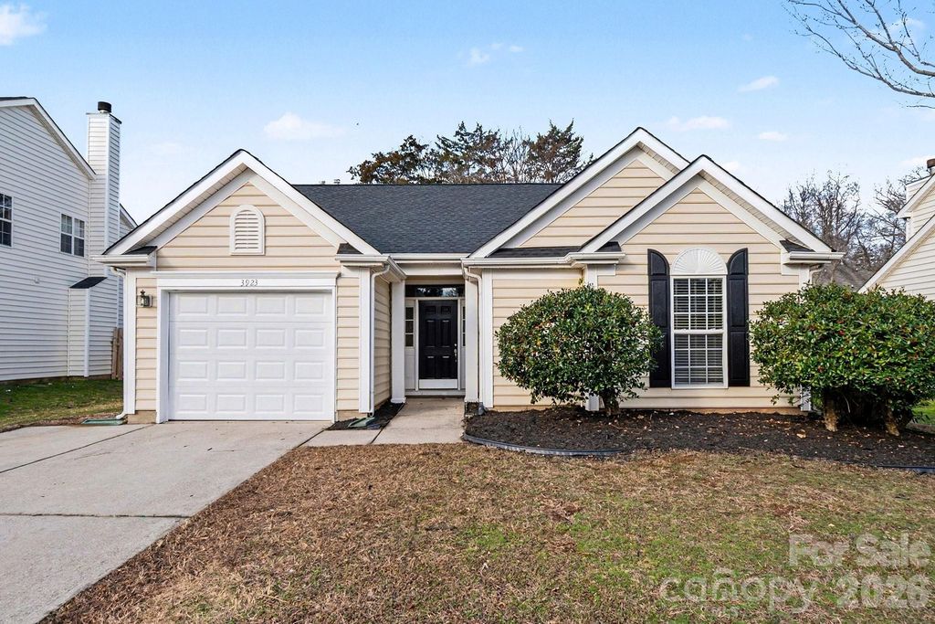 3923 E Cedar Hill Drive, Charlotte, NC 28273