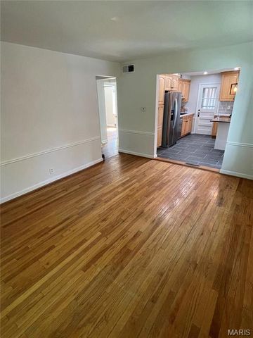 1060 E Linden Avenue, Richmond Heights, MO 63117