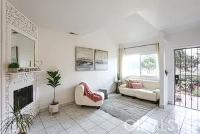 1671 E Kingsley B, Pomona, CA 91767