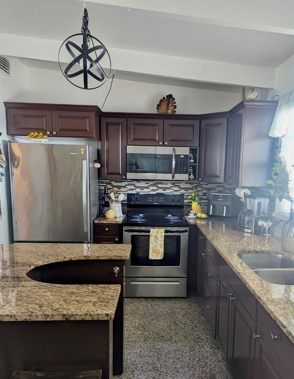 Image 37 of property listing at 7702 PATRICIAN PLACE, Tampa, FL 33619