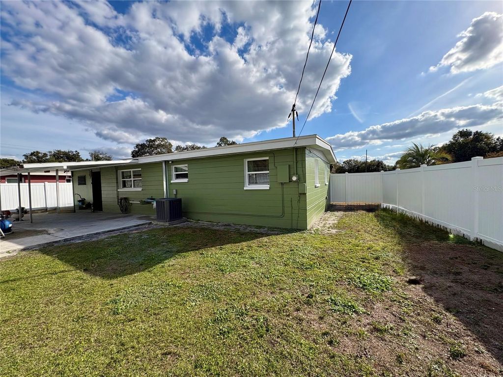 Image 9 of property listing at 7702 PATRICIAN PLACE, Tampa, FL 33619