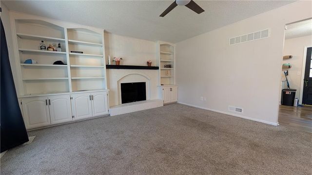 6116 N Broadway Street, Gladstone, MO 64118