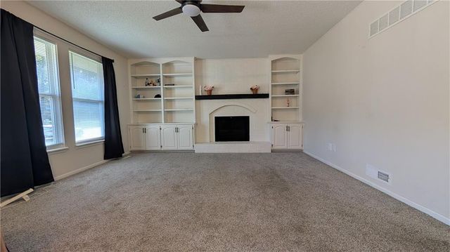 6116 N Broadway Street, Gladstone, MO 64118