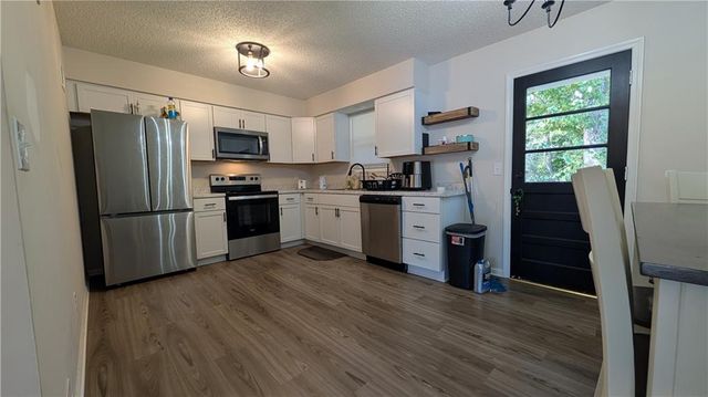 6116 N Broadway Street, Gladstone, MO 64118