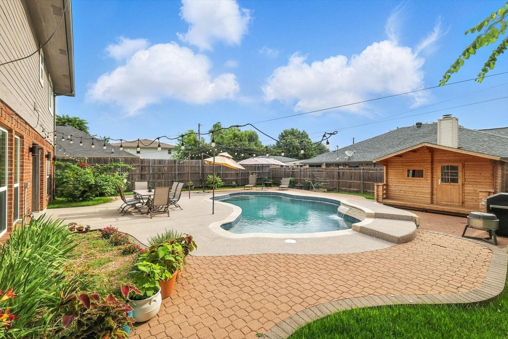 6902 KARA Place, North Richland Hills, TX 76182