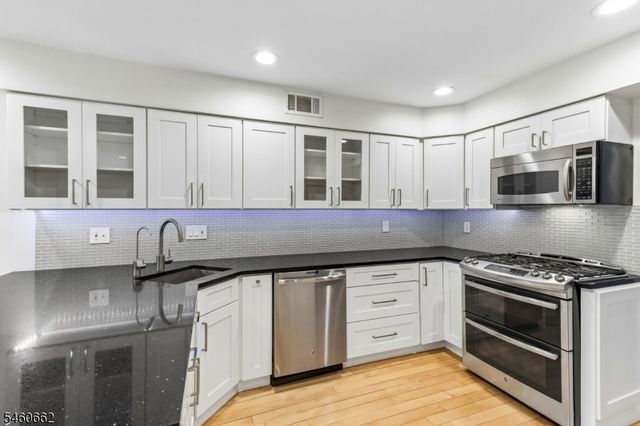 28 Raven Dr, Morris Twp., NJ 07960