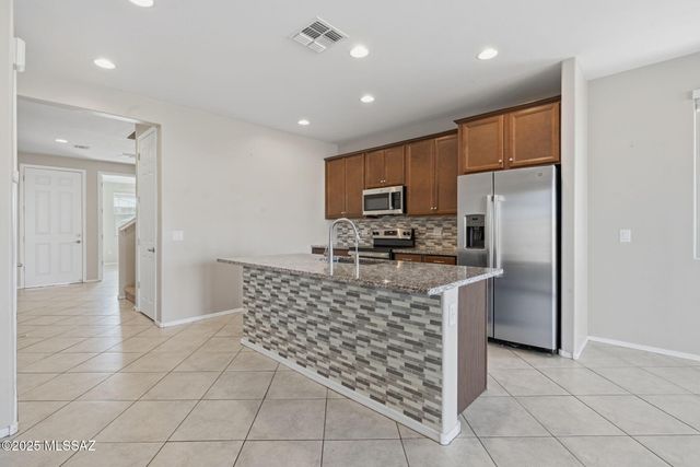 6717 E Via Arroyo Largo, Tucson, AZ 85756