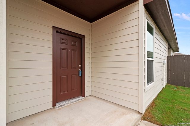 418 Cross Barn Blvd Unit B, Buda, TX 78610