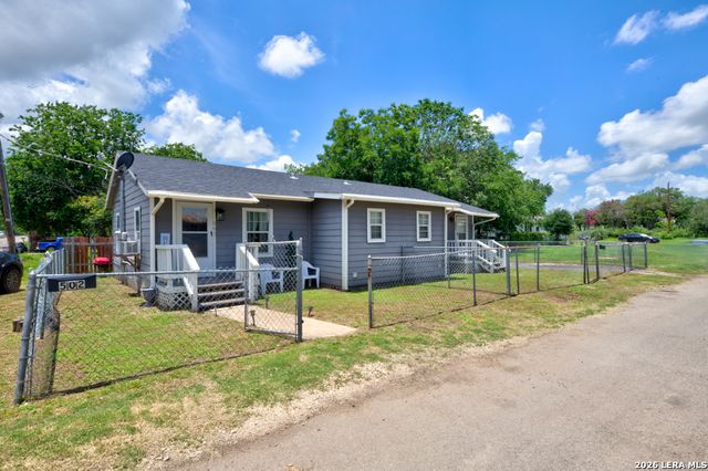 502 -504 Shannon Ave., Seguin, TX 78155