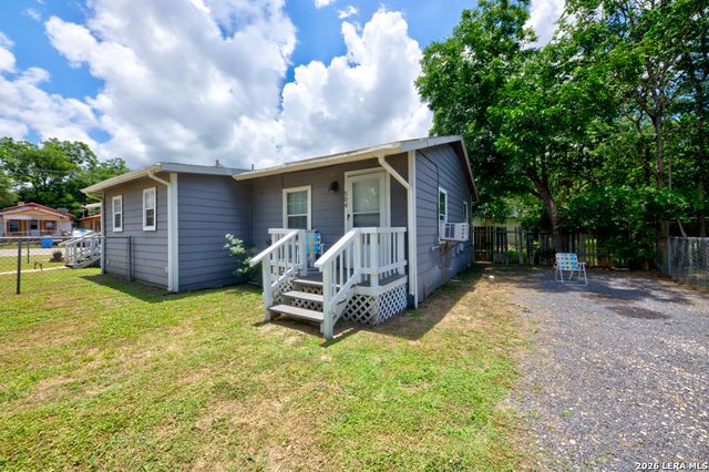 502 -504 Shannon Ave., Seguin, TX 78155