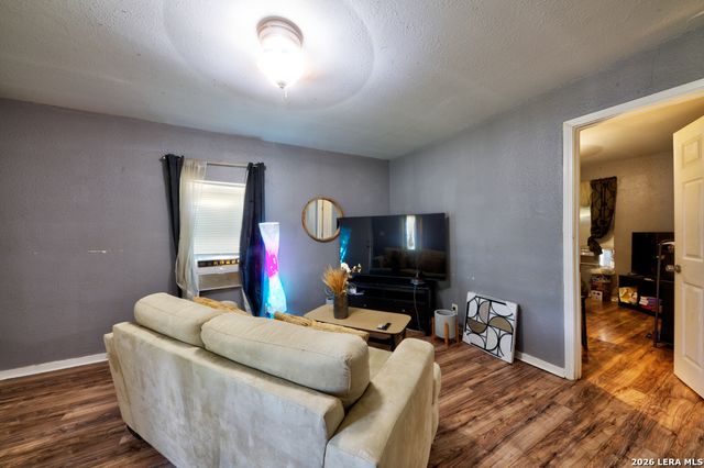 502 -504 Shannon Ave., Seguin, TX 78155