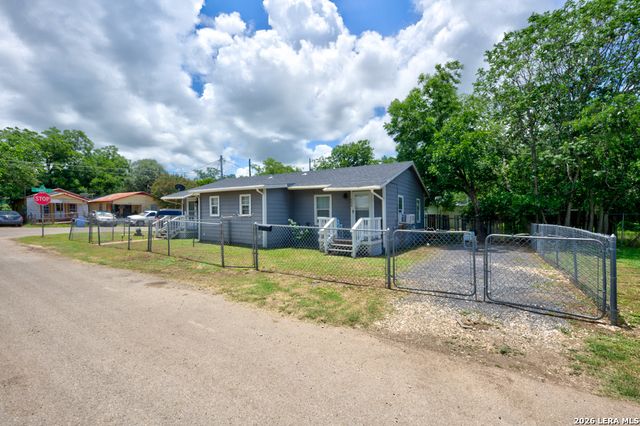 502 -504 Shannon Ave., Seguin, TX 78155