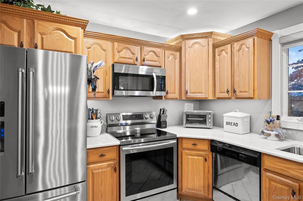 56 Kingston Avenue, Hicksville, NY 11801 — photo 2