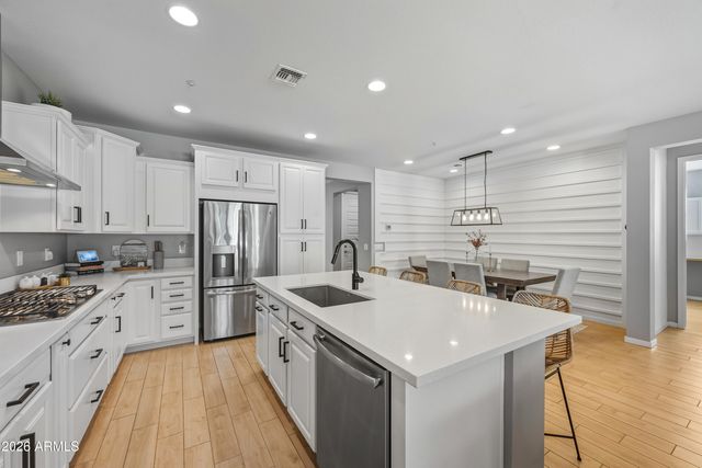 3846 E LOMA VISTA Street, Gilbert, AZ 85295