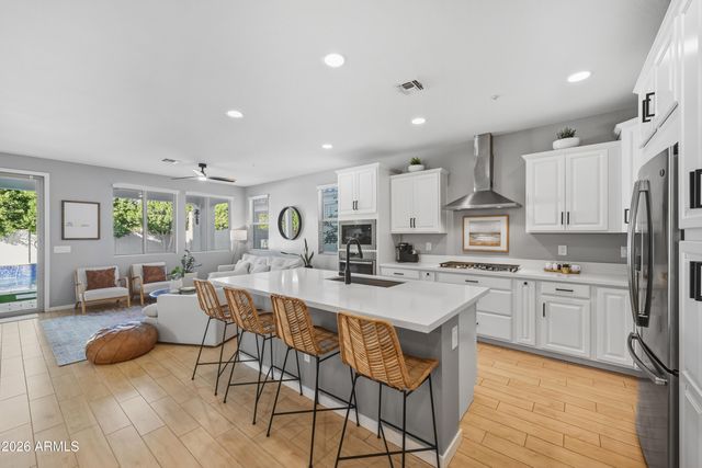 3846 E LOMA VISTA Street, Gilbert, AZ 85295