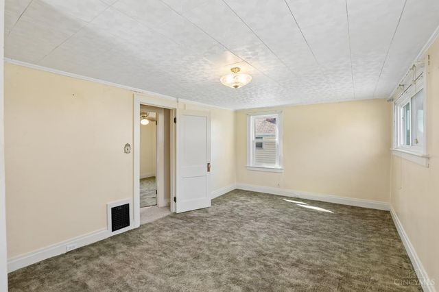 19 Parkway Avenue, Cincinnati, OH 45216