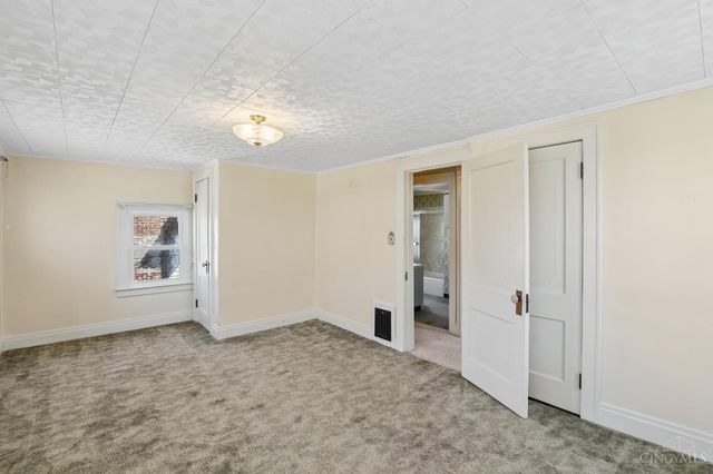 19 Parkway Avenue, Cincinnati, OH 45216