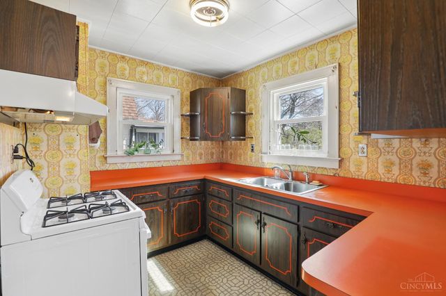 19 Parkway Avenue, Cincinnati, OH 45216