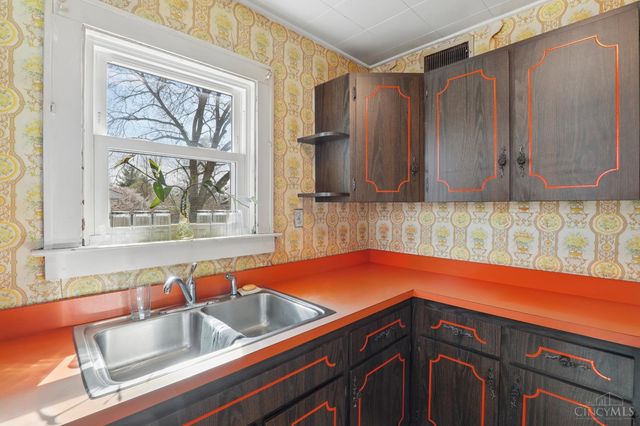 19 Parkway Avenue, Cincinnati, OH 45216