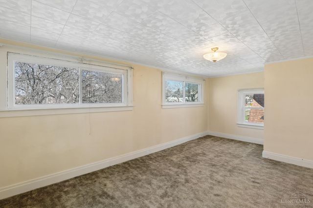 19 Parkway Avenue, Cincinnati, OH 45216