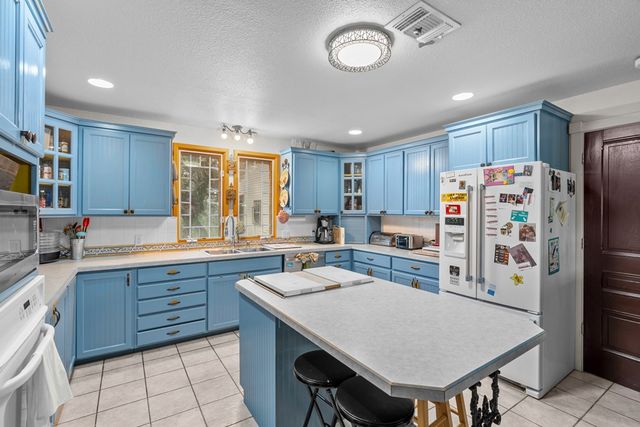 320 Spicer Loop, Kerrville, TX 78028