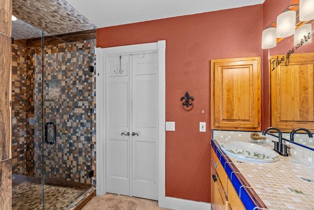 320 Spicer Loop, Kerrville, TX 78028