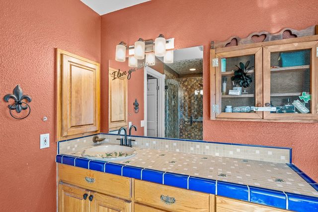 320 Spicer Loop, Kerrville, TX 78028