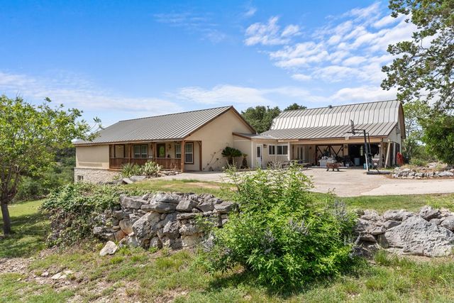 320 Spicer Loop, Kerrville, TX 78028