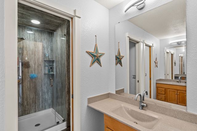 320 Spicer Loop, Kerrville, TX 78028