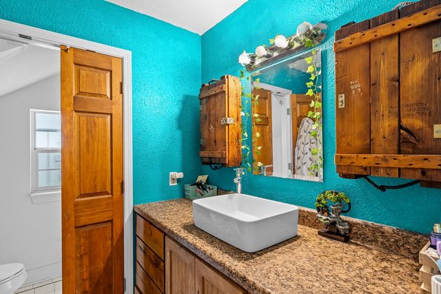 320 Spicer Loop, Kerrville, TX 78028