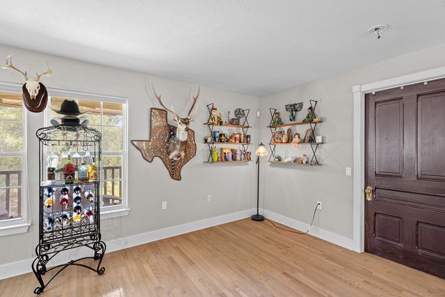 320 Spicer Loop, Kerrville, TX 78028