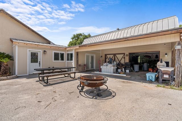 320 Spicer Loop, Kerrville, TX 78028