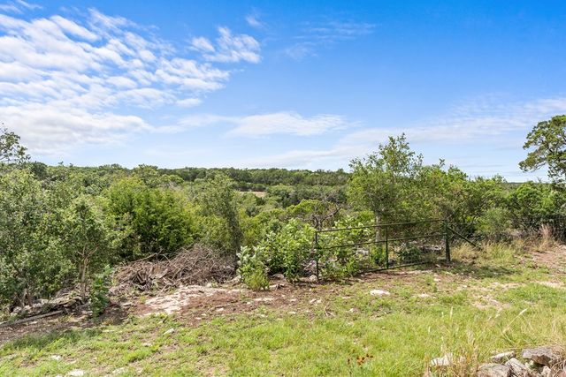320 Spicer Loop, Kerrville, TX 78028