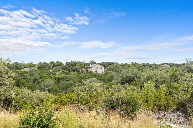 320 Spicer Loop, Kerrville, TX 78028